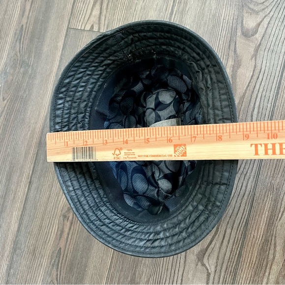 Coach XS Black Hat man - Picture 9 of 11